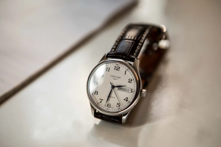 Guardar relojes: humedad, imanes y posición de la corona