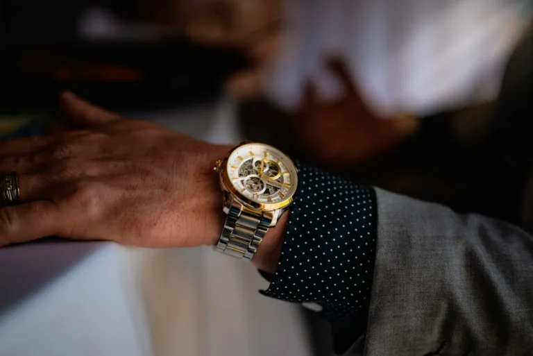Reloj empañado por dentro: actuar rápido antes de que oxide
